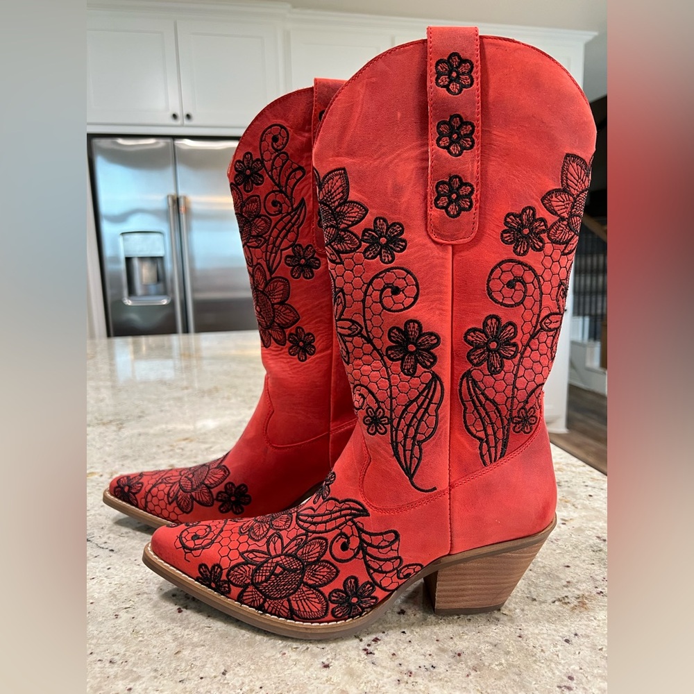 DINGO Red Floral Embroidered Western Cowboy Boots NEW